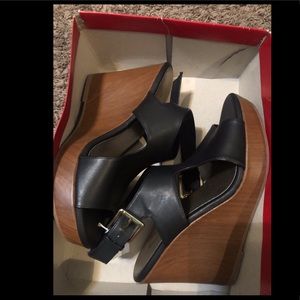 American Eagle Black NGO Noir Wedges